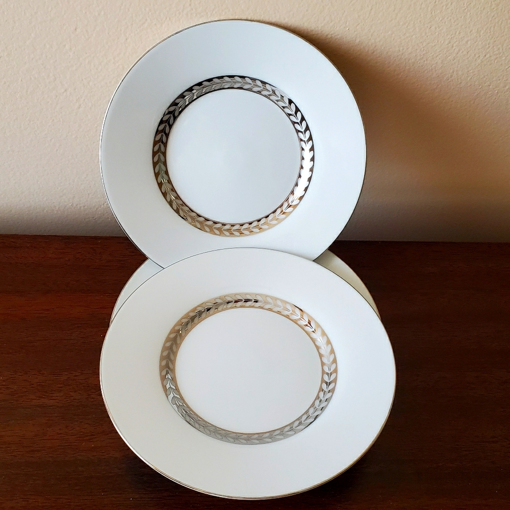 New Vintage RetroneU Porcelain small plates set 4.